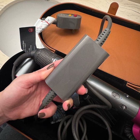 Dyson Airwrap in Nickel/Fuchsia - Picture 11 of 14